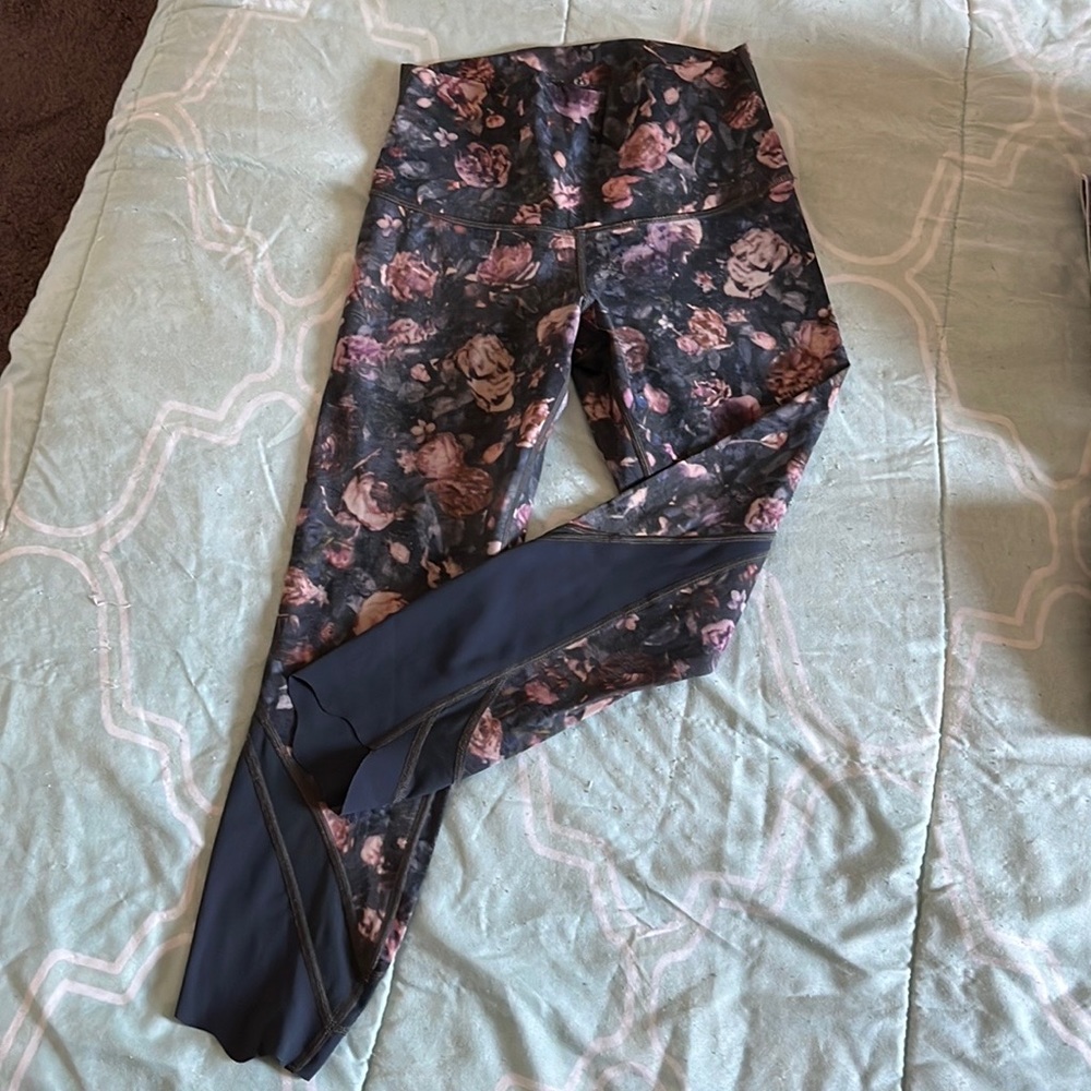 Lululemon High Rise Moody Floral Crop Leggings Scallop Hem Sz 6